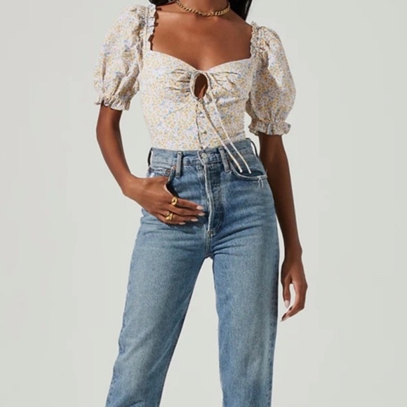ASTR The Label Lace Up Floral Tie Keyhole Front Puff Sleeve Top Size Small - Picture 1 of 9